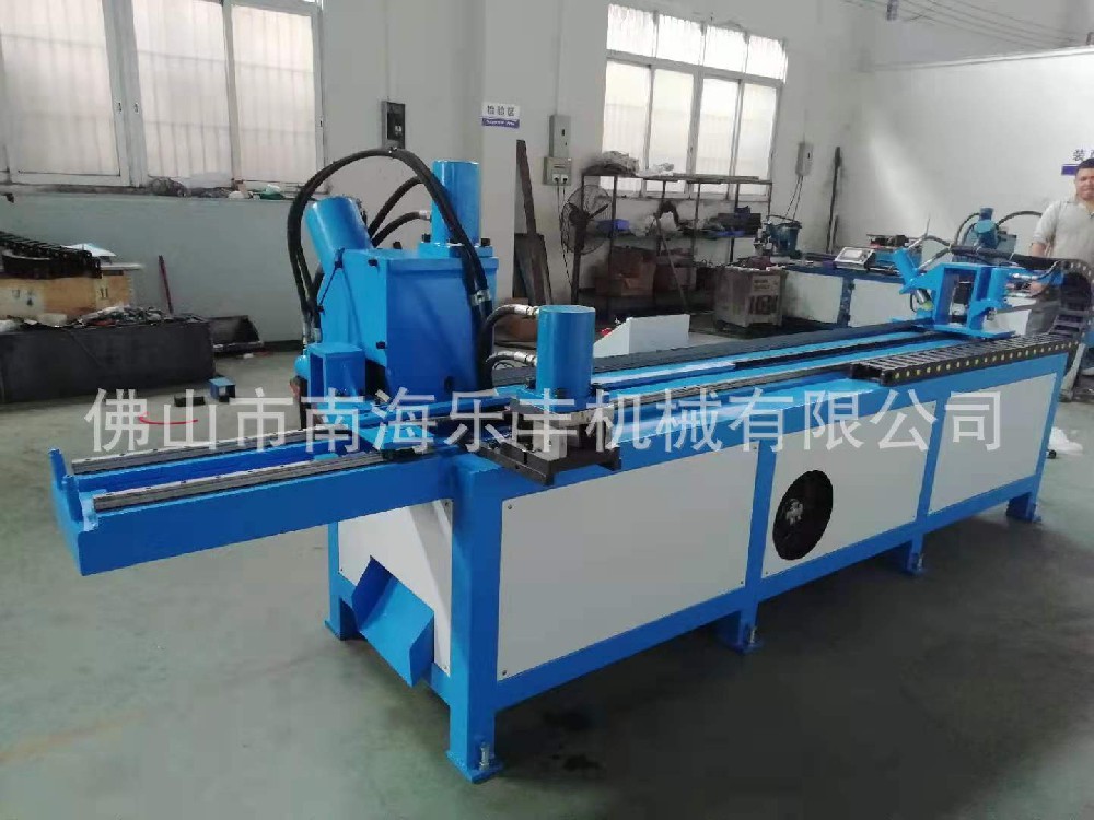 液壓角鐵沖孔機